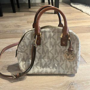 MICHAEL Michael Kors Jet Set Travel Small Signature Satchel (Vanilla)